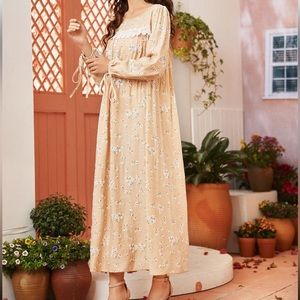 $5 NIGHTGOWN SIZE SMALL. NEW WITHOUT TAGS. $5 IF BUNDLED